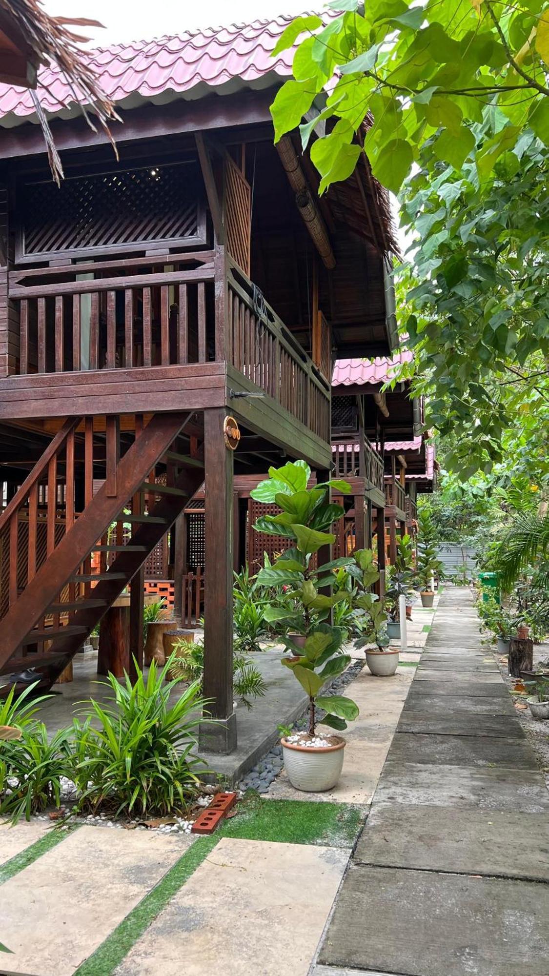Golden Chenang Village Pantai Cenang  Luaran gambar