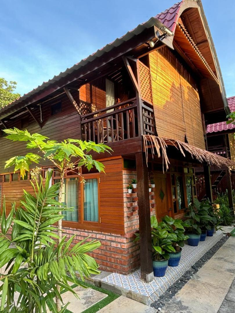 Golden Chenang Village Pantai Cenang  Luaran gambar