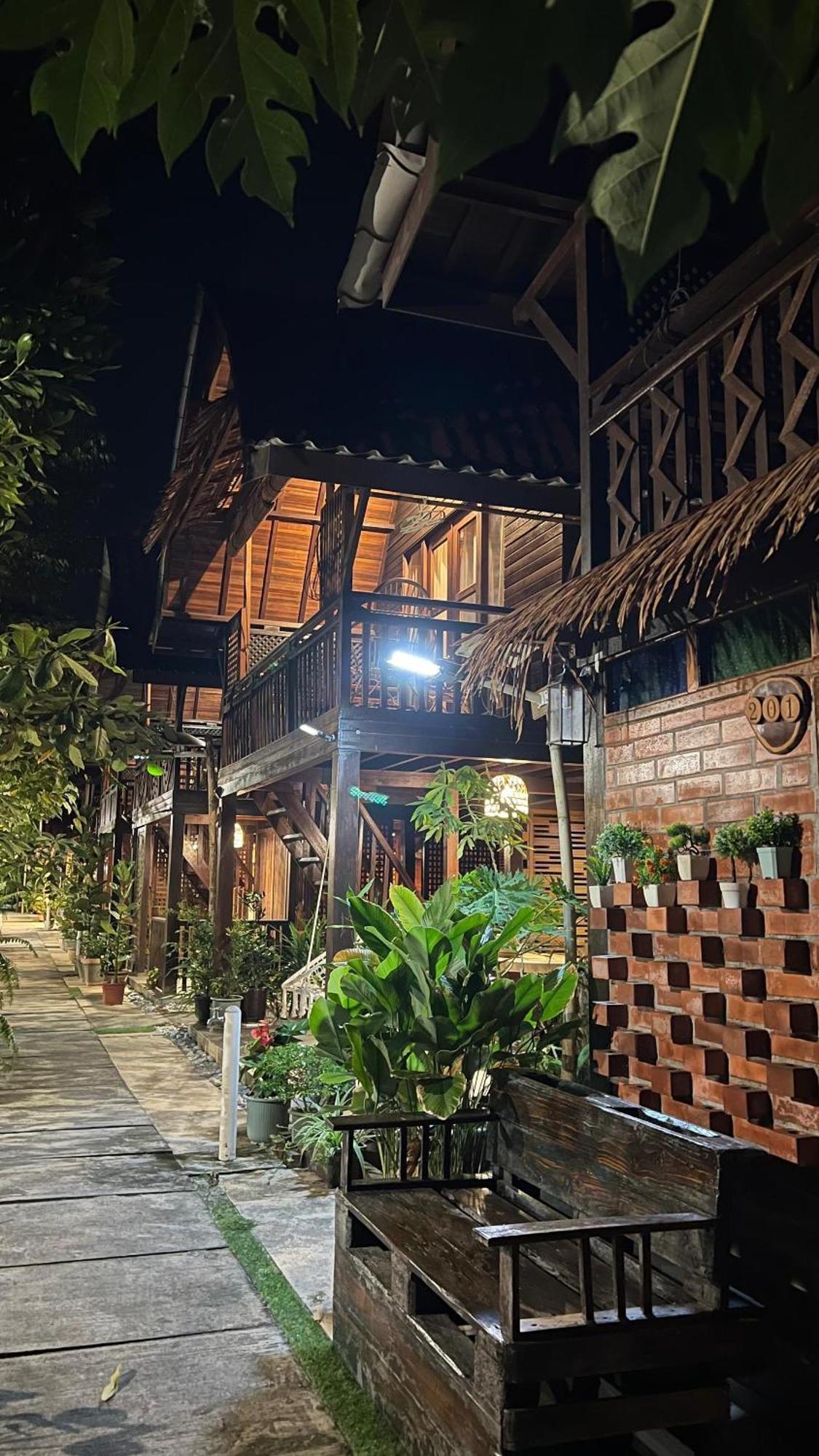 Golden Chenang Village Pantai Cenang  Luaran gambar